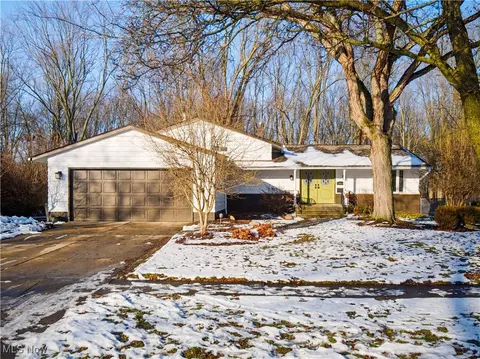 19816 Wendy Dr, Berea, OH 44017