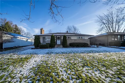 6691 Crenshaw Dr, Parma Heights, OH 44130