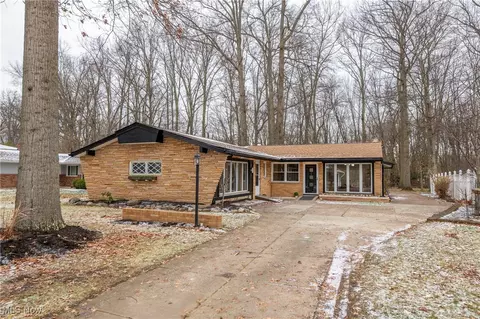 26454 Strawberry Ln, Westlake, OH 44145