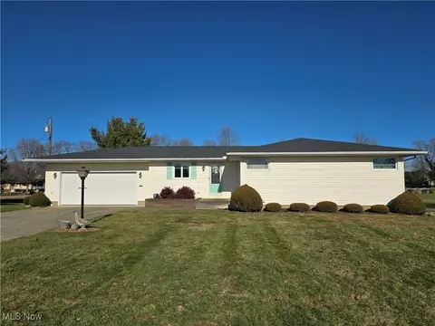 716 E 4th St, West Lafayette, OH 43845