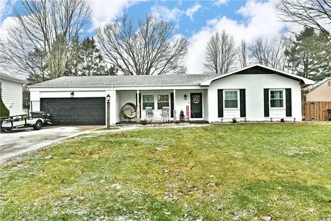 4031 Greenmont Dr SE, Warren, OH 44484