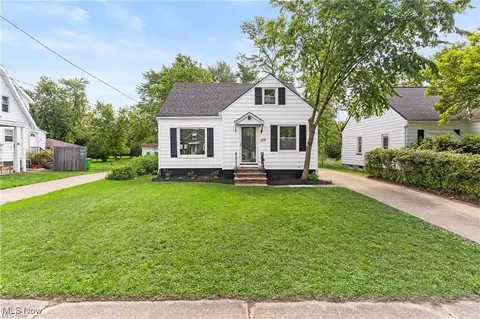 109 Avalon Dr, Bedford Heights, OH 44146