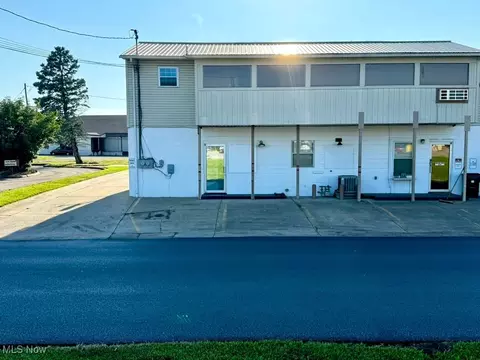 209 Lee St, Belpre, OH 45714