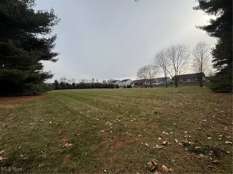 4 Th St SE, New Philadelphia, OH 44663