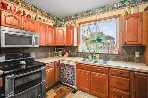4 S Church St, Willard, OH 44890 photo 9