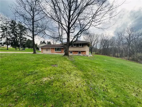 7360 N Meadowpark Dr, Walton Hills, OH 44146