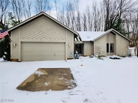 7671 Aster Dr, Mentor, OH 44060
