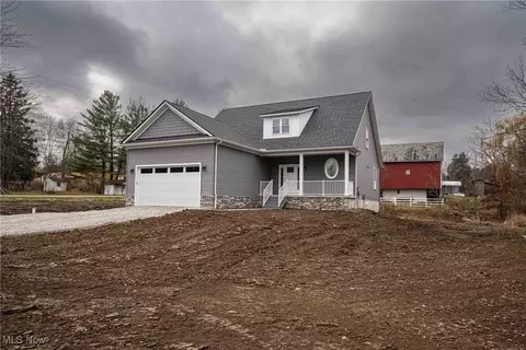 2938 S Hametown Rd, Norton, OH 44203