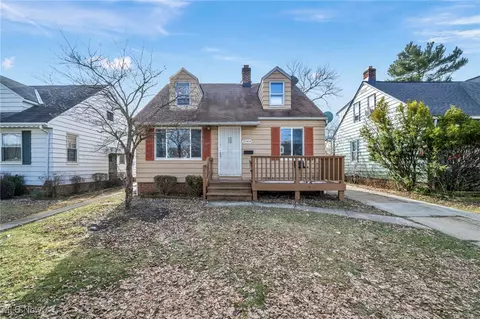 15404 Fernway Dr, Maple Heights, OH 44137