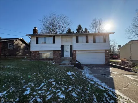 256 Monroe Dr, Northfield, OH 44067