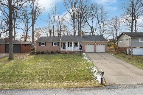 3227 Greenpark St NW, Massillon, OH 44646