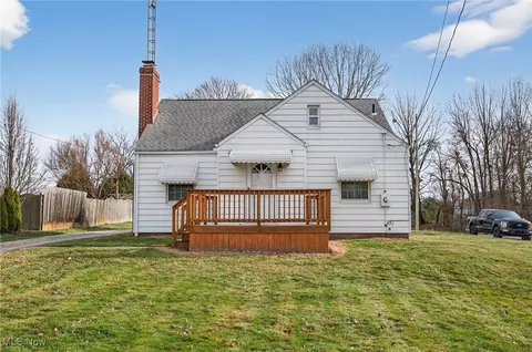 6410 El Mar Dr NW, North Canton, OH 44720