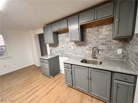 338 17th St, Elyria, OH 44035 photo 2