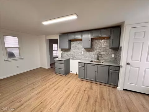 338 17th St, Elyria, OH 44035 photo 4