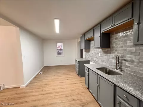 338 17th St, Elyria, OH 44035 photo 3