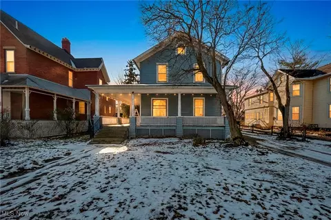 215 W College St, Oberlin, OH 44074