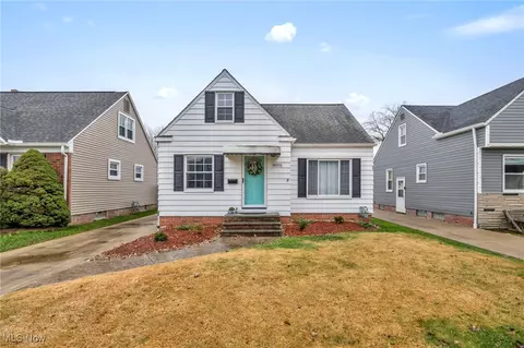 8005 Thornton Dr, Parma, OH 44129