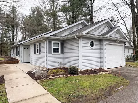 102 Burlington Oval Dr, Chardon, OH 44024