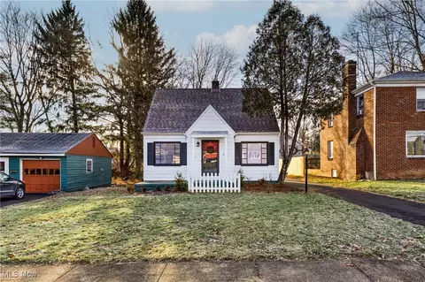 41 Roslyn Dr, Youngstown, OH 44505