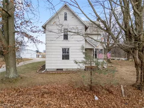 4692 Beechwood Ave NE, Paris, OH 44669