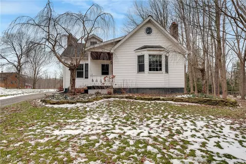 8382 Euclid Chardon Rd, Kirtland, OH 44094