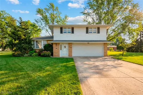 7257 Barton Cir, Parma, OH 44129