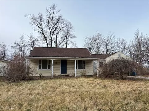 3032 E River Rd, Sheffield Village, OH 44054