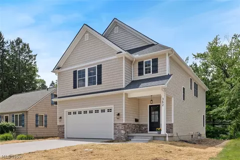 362 Oakmoor Ave, Bay Village, OH 44140