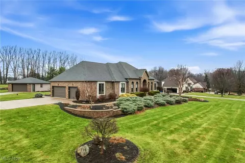 110 Longview Cir, North Lima, OH 44452