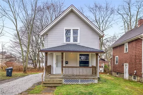427 Black St, Akron, OH 44306