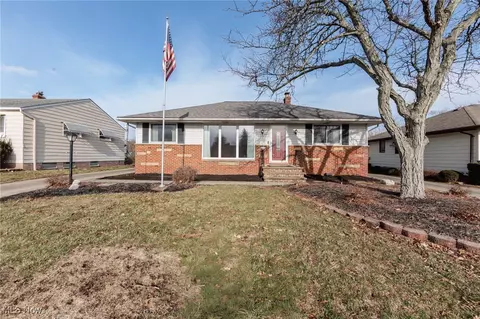 10334 Moore Dr, Parma, OH 44130