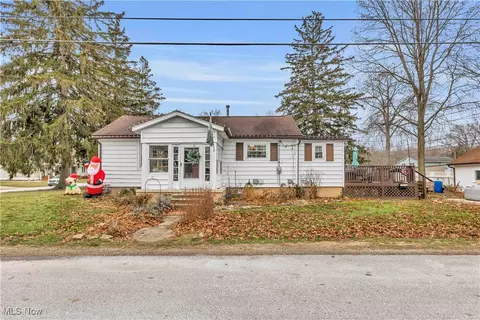 226 Sunset Rd, Avon Lake, OH 44012