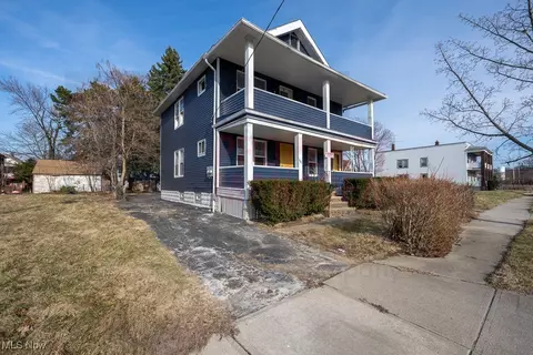 987 Evangeline Rd, Cleveland, OH 44110