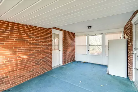 Exterior - 4344 Crestwood St NW, Canton, OH 44708 photo 5 of 6