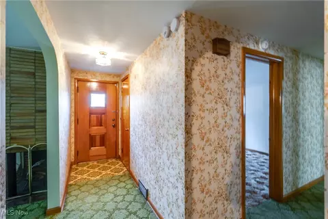 Entry Way - 4344 Crestwood St NW, Canton, OH 44708 photo 1 of 1
