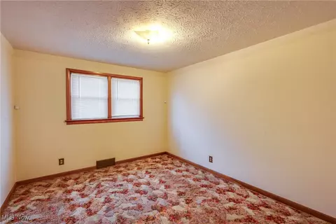 Bedroom - 4344 Crestwood St NW, Canton, OH 44708 photo 2 of 3