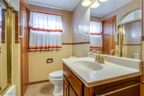 Bath - 4344 Crestwood St NW, Canton, OH 44708 photo 1 of 2