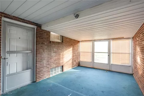 Exterior - 4344 Crestwood St NW, Canton, OH 44708 photo 3 of 6