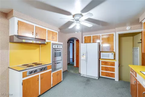 Kitchen - 4344 Crestwood St NW, Canton, OH 44708 photo 2 of 2