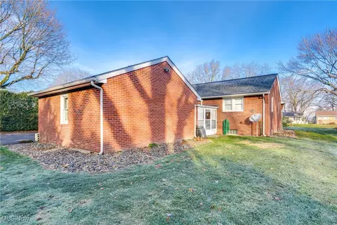 Exterior - 4344 Crestwood St NW, Canton, OH 44708 photo 6 of 6