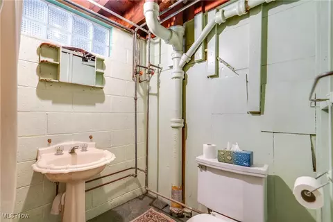 Bath - 4344 Crestwood St NW, Canton, OH 44708 photo 2 of 2