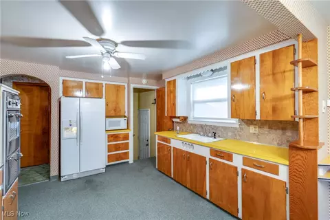 Kitchen - 4344 Crestwood St NW, Canton, OH 44708 photo 1 of 2