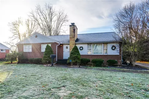 Exterior - 4344 Crestwood St NW, Canton, OH 44708 photo 2 of 6