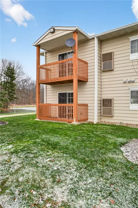 10373 Glenway Dr #202, Twinsburg, OH 44087
