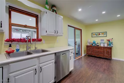 Kitchen - 2950 Colon Dr, Copley, OH 44321 photo 6 of 6