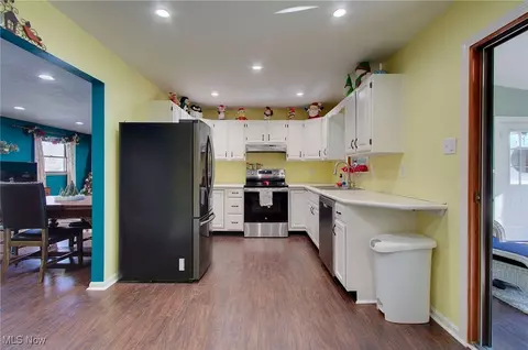 Kitchen - 2950 Colon Dr, Copley, OH 44321 photo 1 of 6
