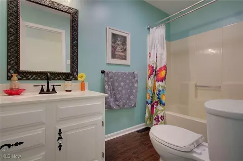 Bath - 2950 Colon Dr, Copley, OH 44321 photo 2 of 2