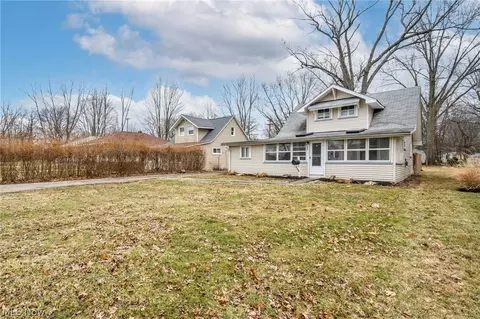 Exterior - 295 E 238th St, Euclid, OH 44123 photo 1 of 9