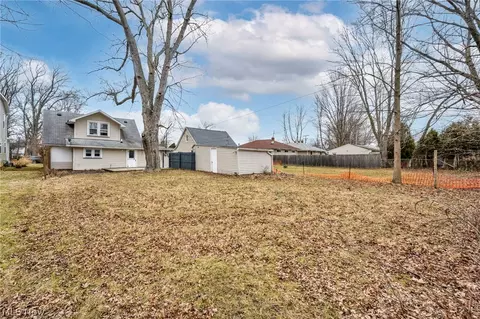 Exterior - 295 E 238th St, Euclid, OH 44123 photo 7 of 9