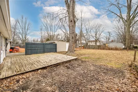 Exterior - 295 E 238th St, Euclid, OH 44123 photo 6 of 9